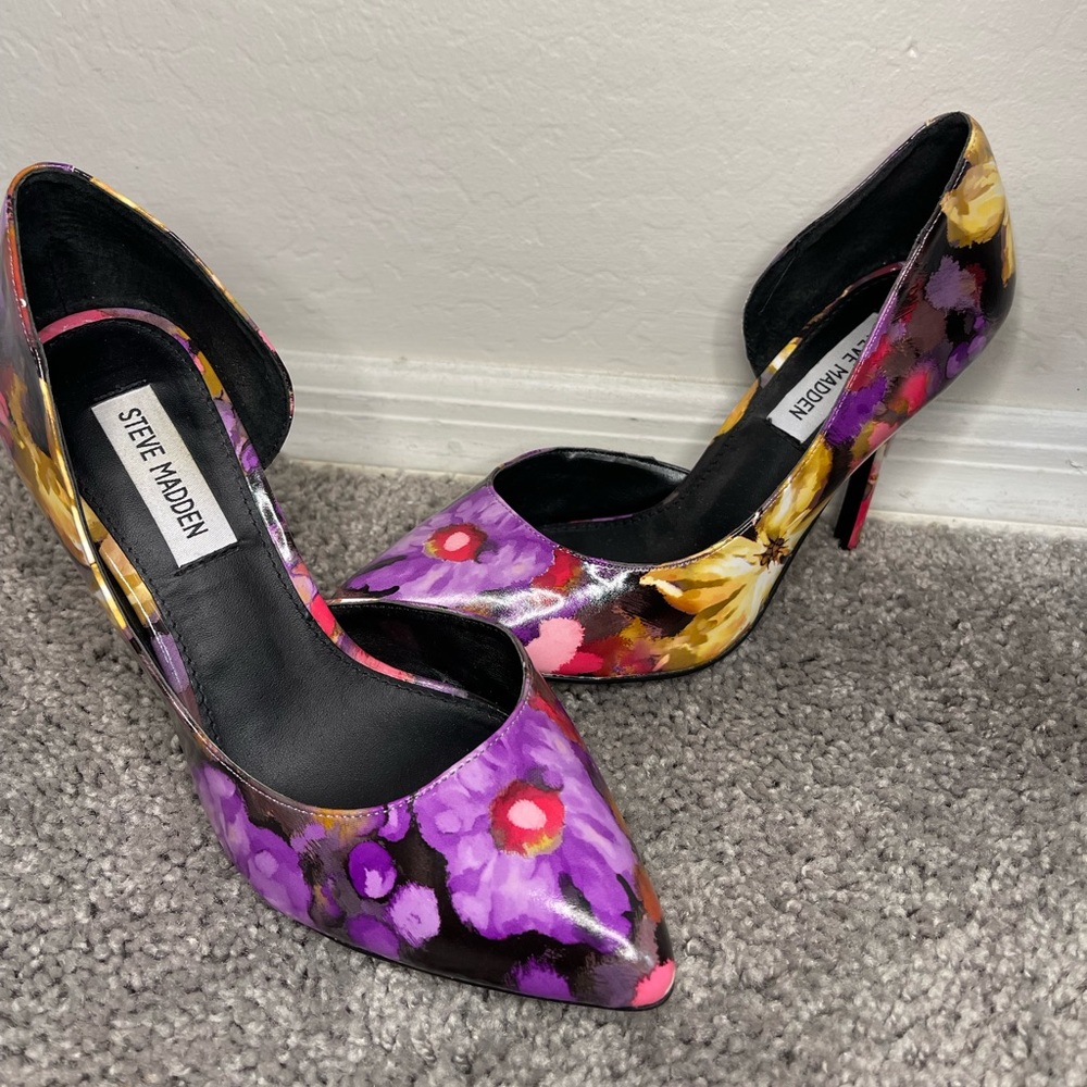Steve Madden flower pumps